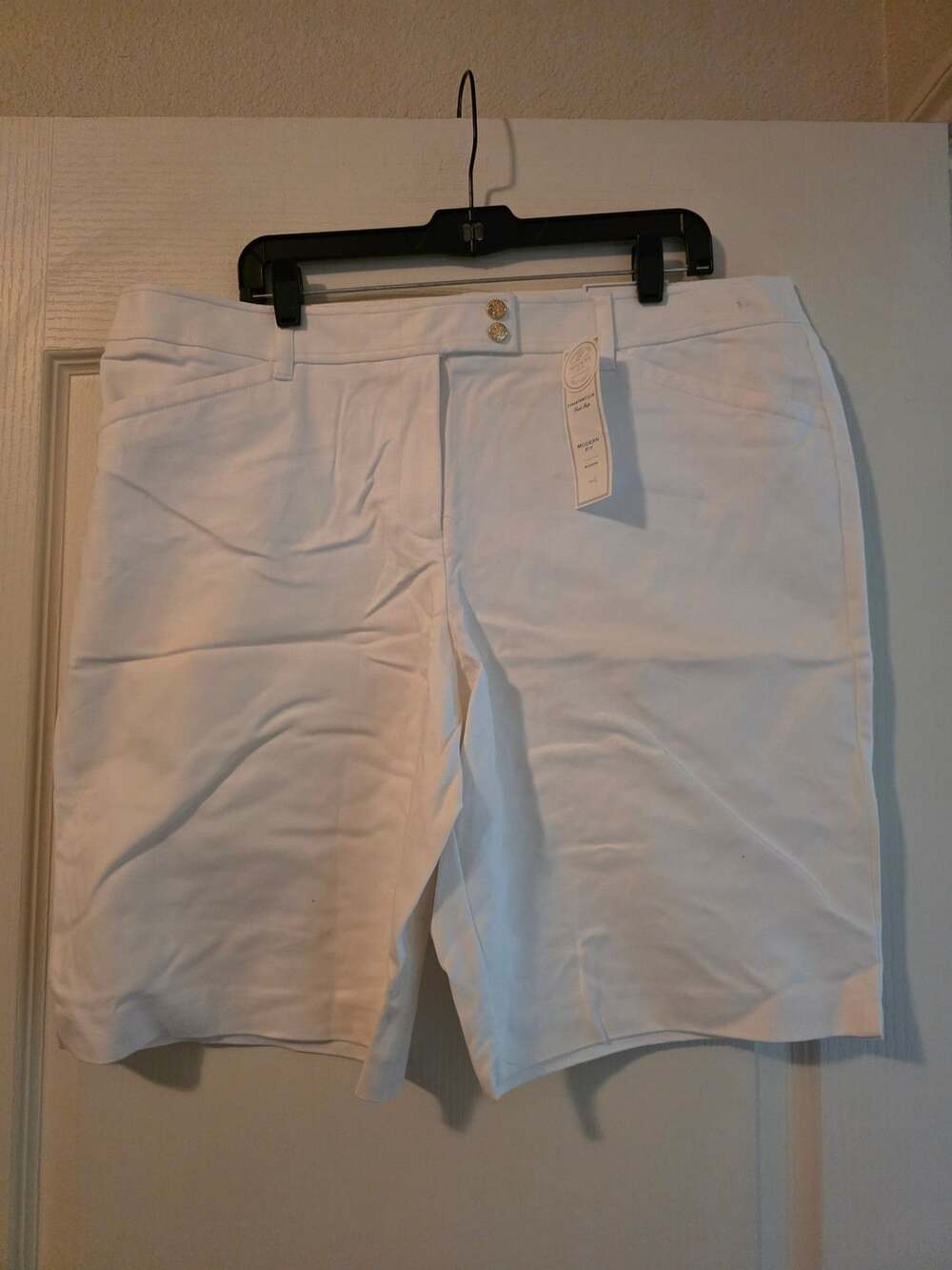 NWT Charter Club Women's Modern Fit Shorts Size 18 White
